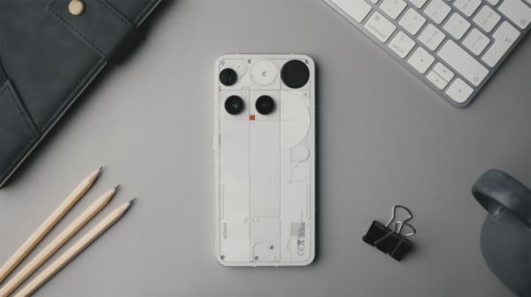 "Мы переборщили": реакция главы Nothing на первые обзоры Phone (3)