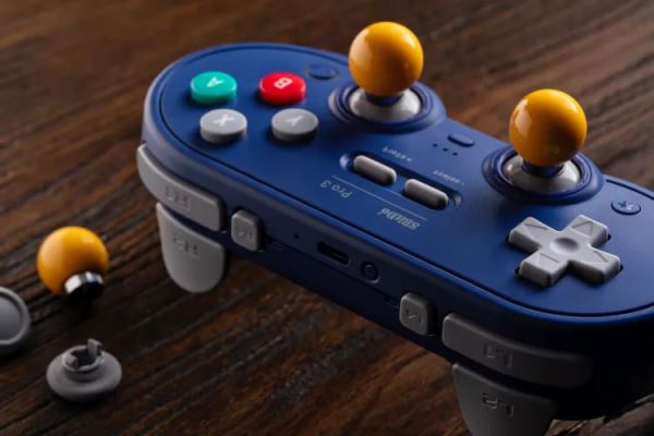 8BitDo анонсировала геймпад Pro 3 с переставляемыми кнопками ABXY
