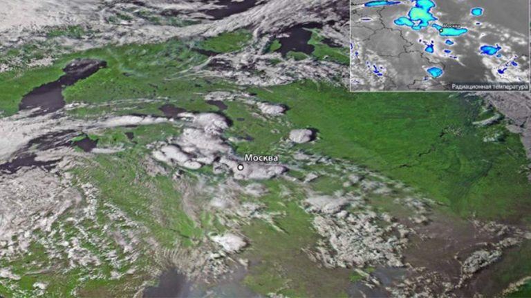 «Роскосмос» показал спутниковые снимки принесшего ливень в Москву циклона