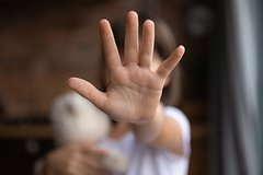 Российская школьница обвинила мать в многолетнем насилии