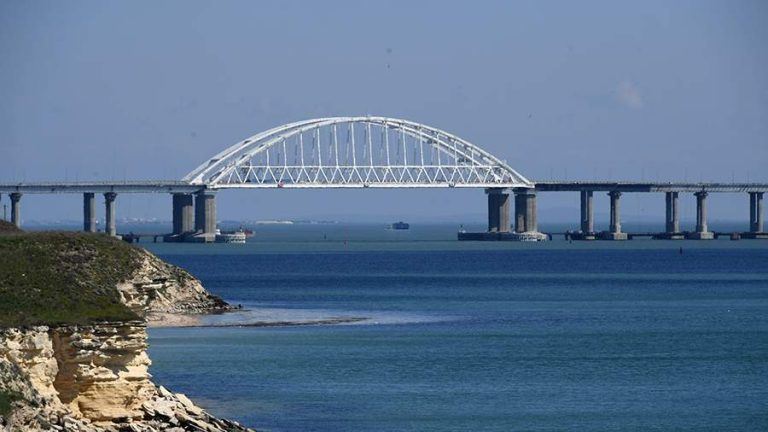 Движение транспорта по Крымскому мосту было восстановлено