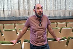 Директор МХАТ задержан по делу о растрате миллиарда рублей. Раньше его обвиняли в мошенничестве на огромные суммы