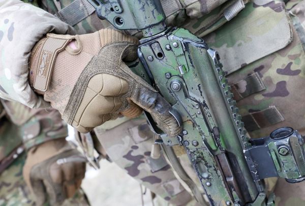 «Боевая фарма», допинг и стимуляторы. Какие препараты от усталости, стресса и страха продают солдатам в зоне СВО?