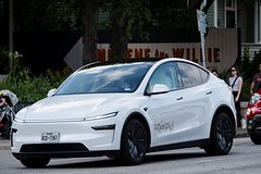Tesla запустила роботакси
