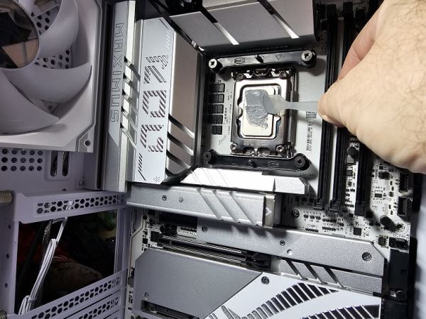 Обзор материнской платы Asus ROG Maximus Z890 Apex на чипсете Intel Z890