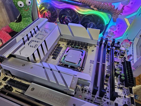 Обзор материнской платы Asus ROG Maximus Z890 Apex на чипсете Intel Z890