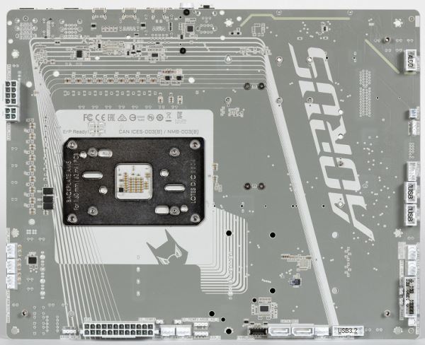 Обзор материнской платы Gigabyte X870 Aorus Stealth Ice на чипсете AMD X870 с расположением разъемов на обратной стороне текстолита