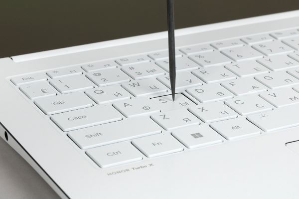 Обзор ноутбука Honor MagicBook 14 Pro (FMB-P) на Intel Core Ultra 9 285H с почти идеальным OLED-экраном